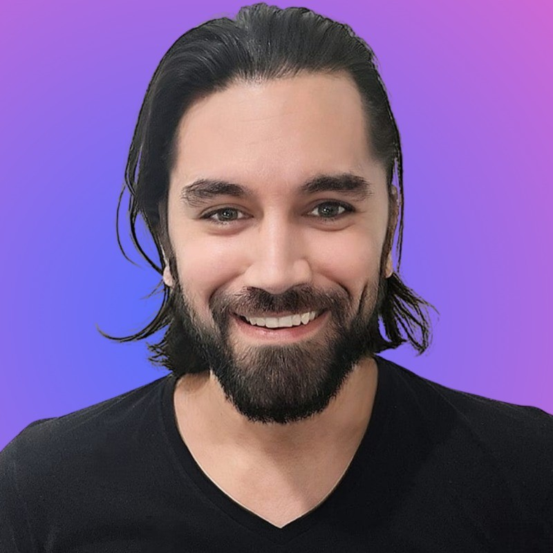 Retrato de Herno Gómez sonriendo